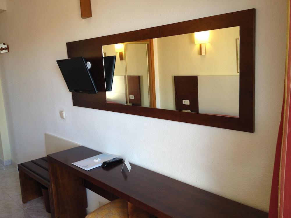 Amoros Hotel 3*